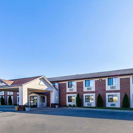 Quality Inn & Suites Ottumwa North Zewnętrze zdjęcie