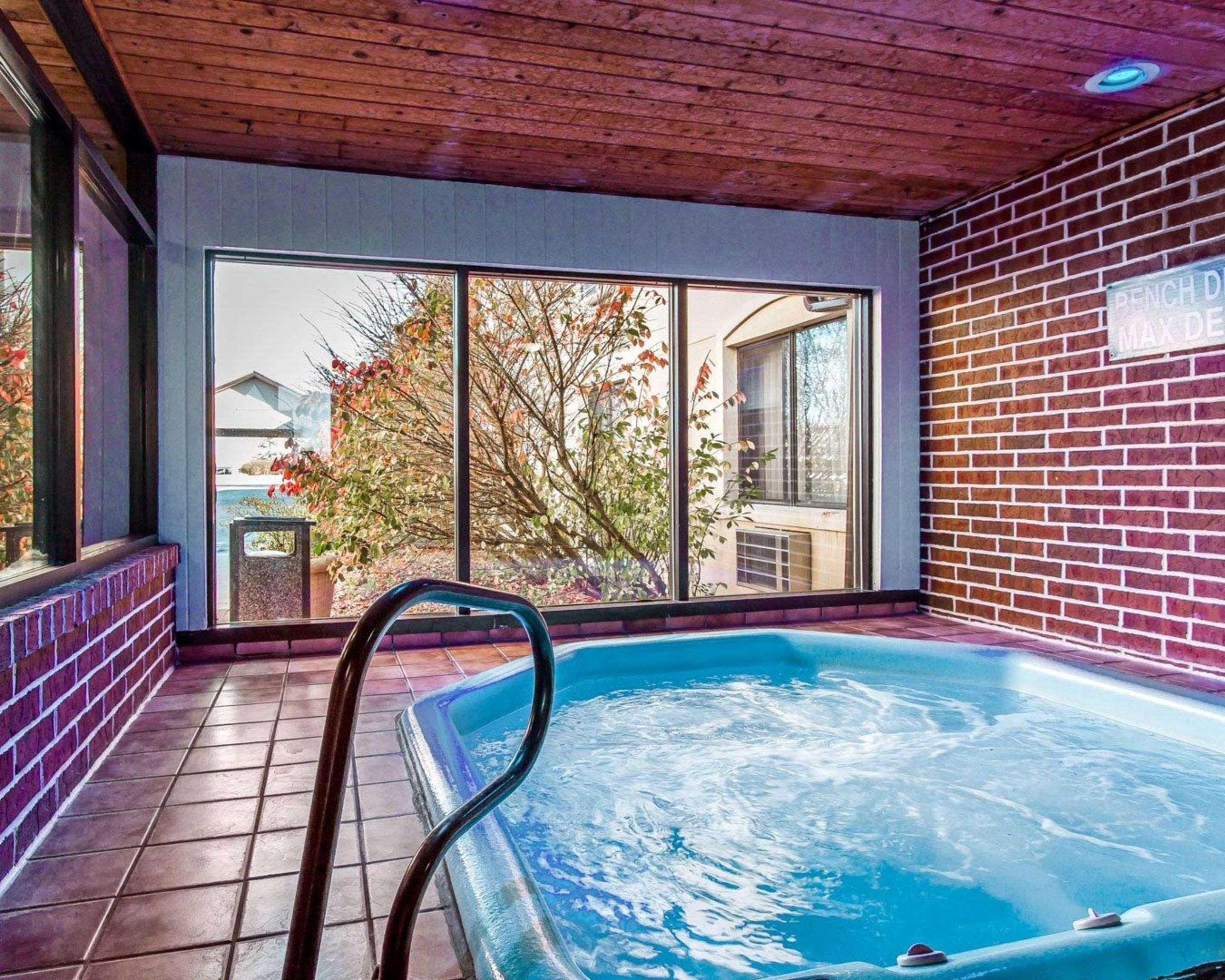 Quality Inn & Suites Ottumwa North Zewnętrze zdjęcie