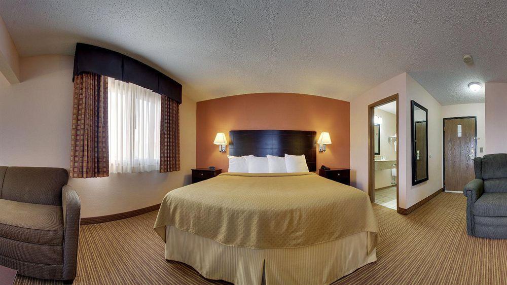 Quality Inn & Suites Ottumwa North Zewnętrze zdjęcie