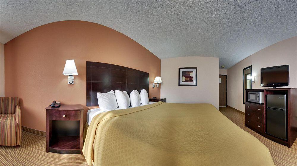 Quality Inn & Suites Ottumwa North Zewnętrze zdjęcie