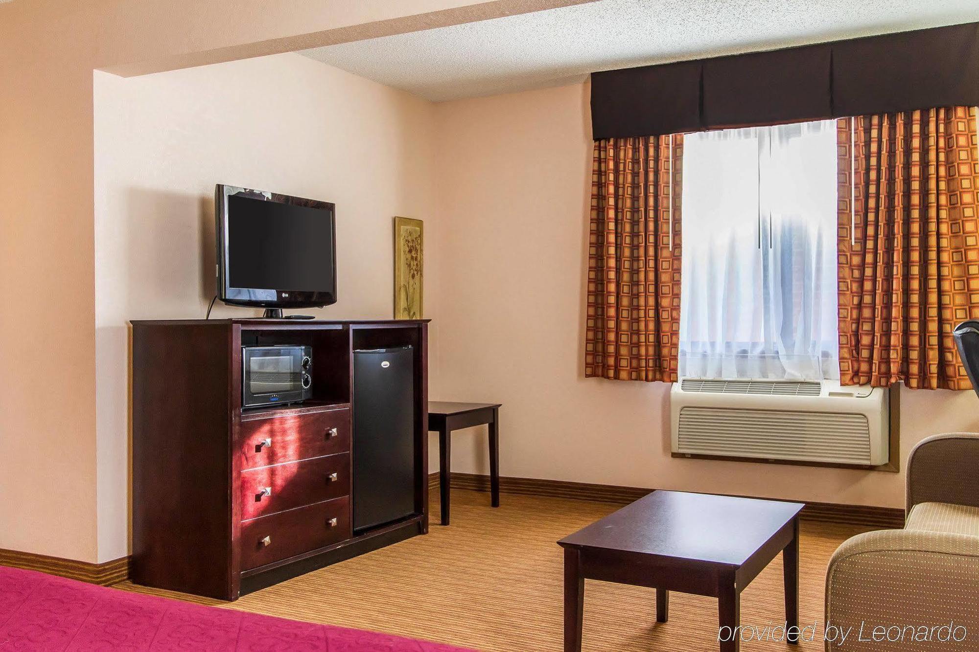 Quality Inn & Suites Ottumwa North Zewnętrze zdjęcie