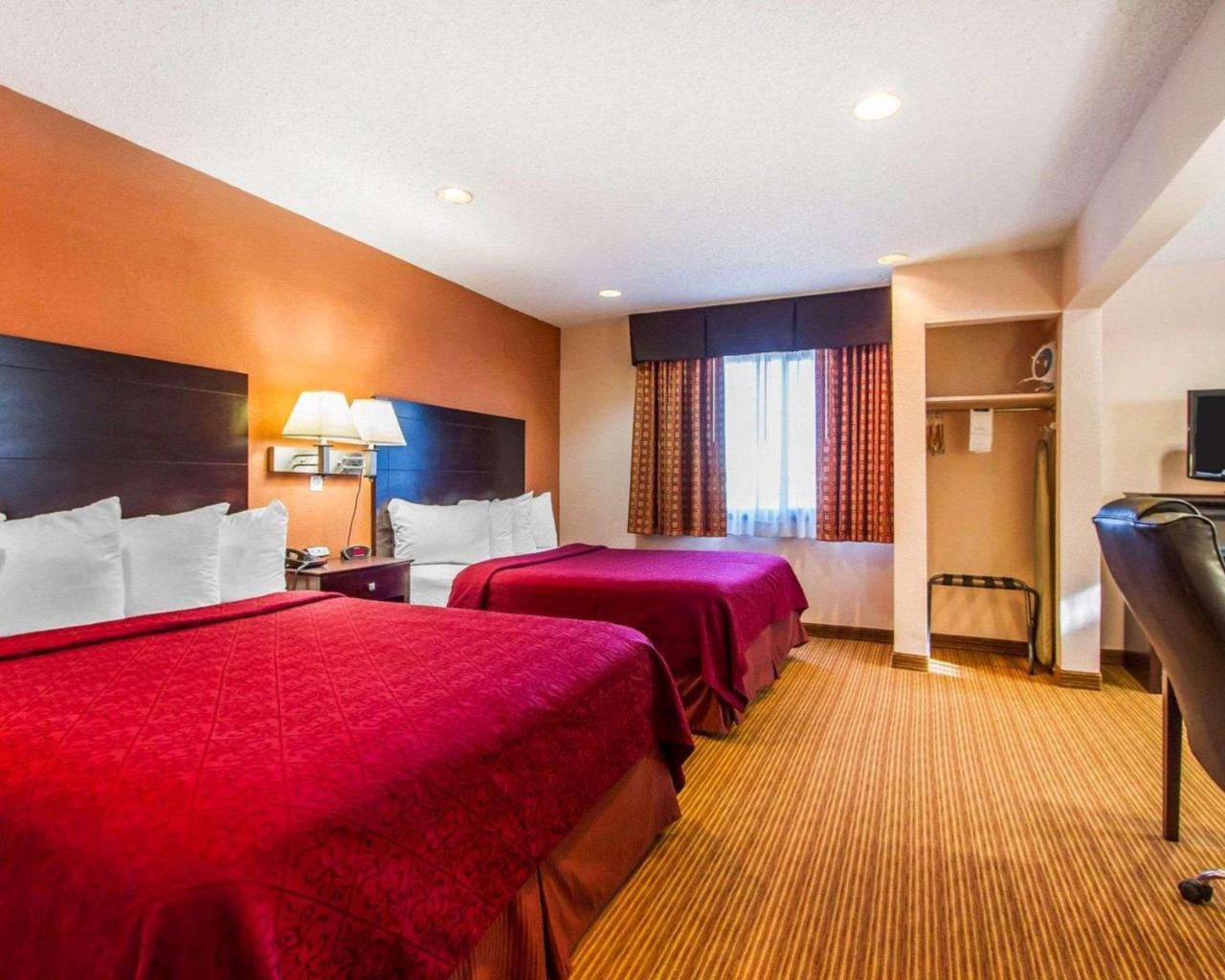 Quality Inn & Suites Ottumwa North Zewnętrze zdjęcie